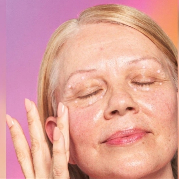 Glow Recipe Guava Vitamin C Bright-Eye Gel Cream - Picture 2 of 3